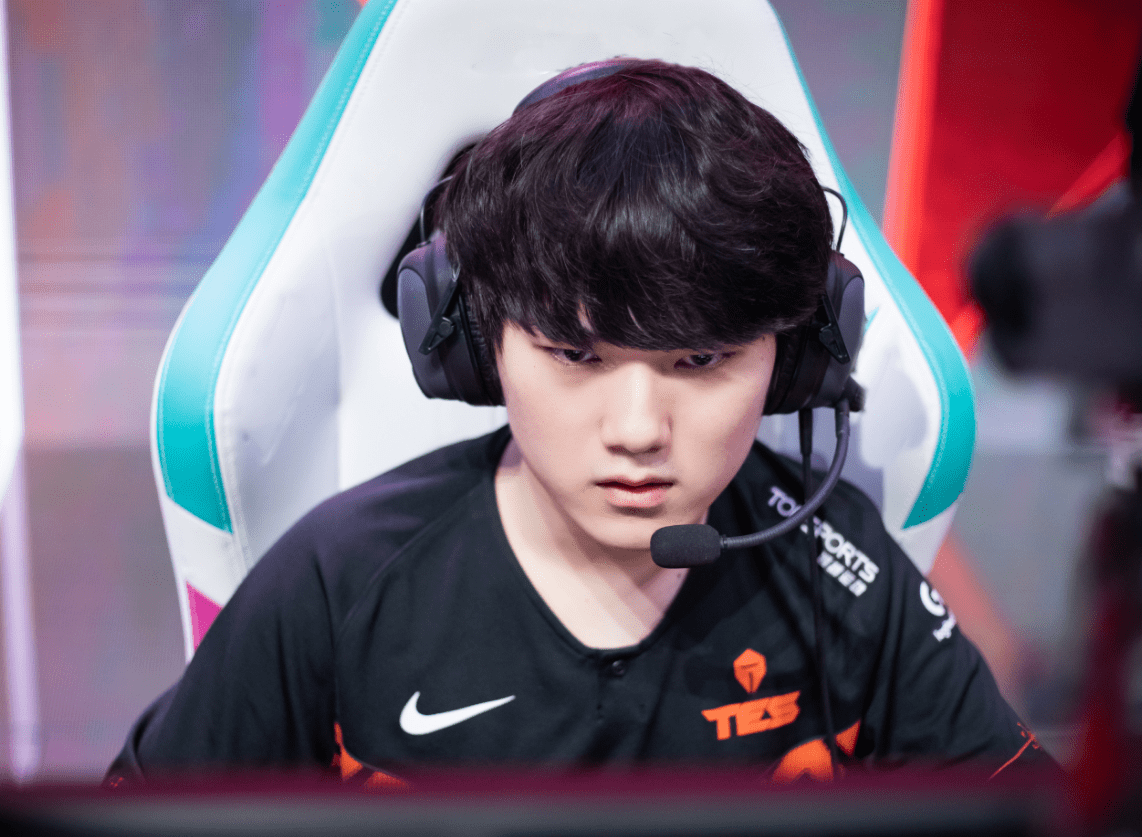 里尔强势反弹备战中超JackeyLove新星惊险取胜表现惊艳,网友:穆雷在TES比赛中战术调整(jackeylove直播间) 里尔强势反弹备战中超JackeyLove新星惊险取胜表现惊艳,网友:穆雷在TES比赛中战术调整(jackeylove直播间)